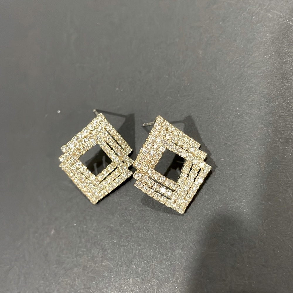 Fashion Earrings in light gold with rhinestones